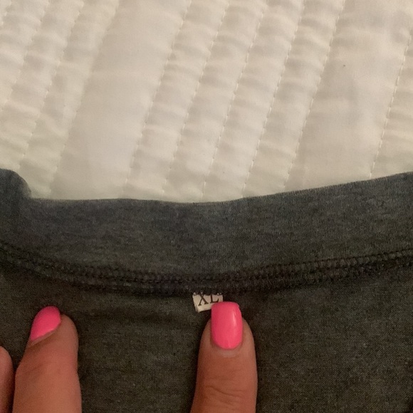 Graphic tanks - Picture 5 of 5